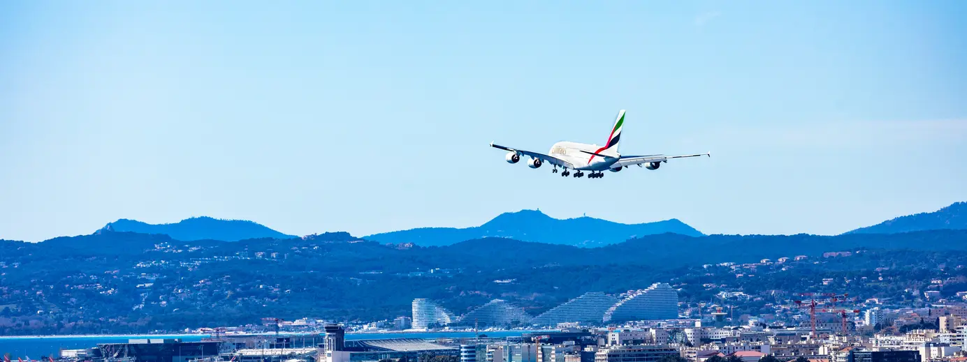 Nizza aereo montagne cielo azzurro mare